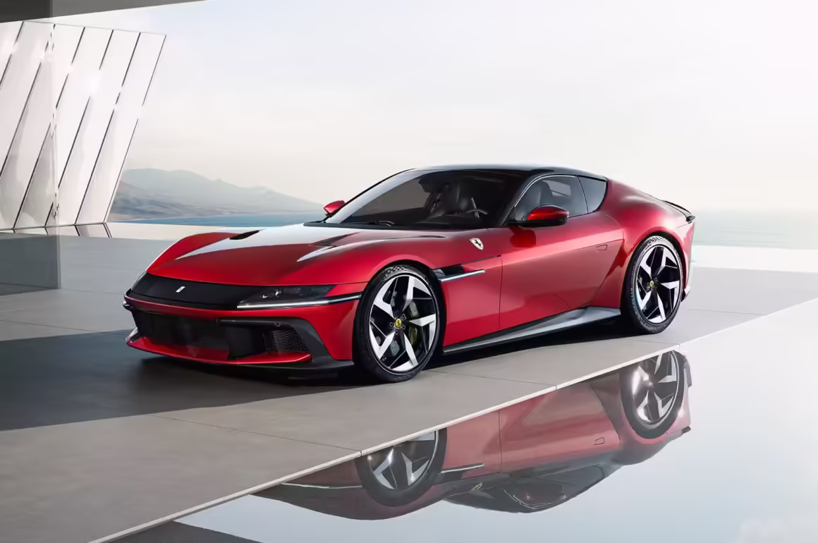 Ferrari 12cilindri Nútímaleg óður til náttúrulega sogins V12