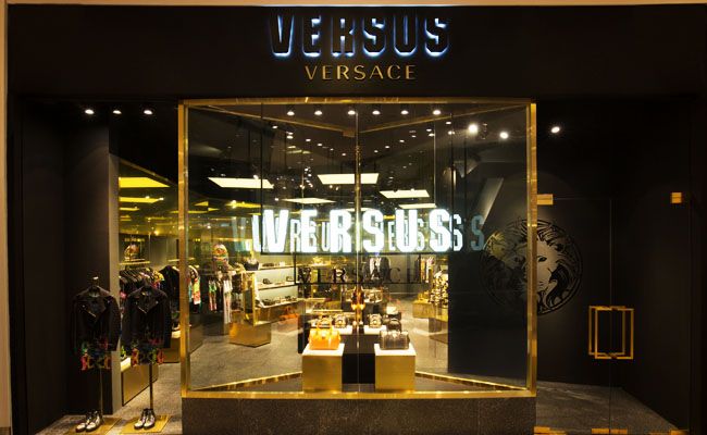 Hver er munurinn á Versus Versace og Versace Lúxus á móti uppreisn