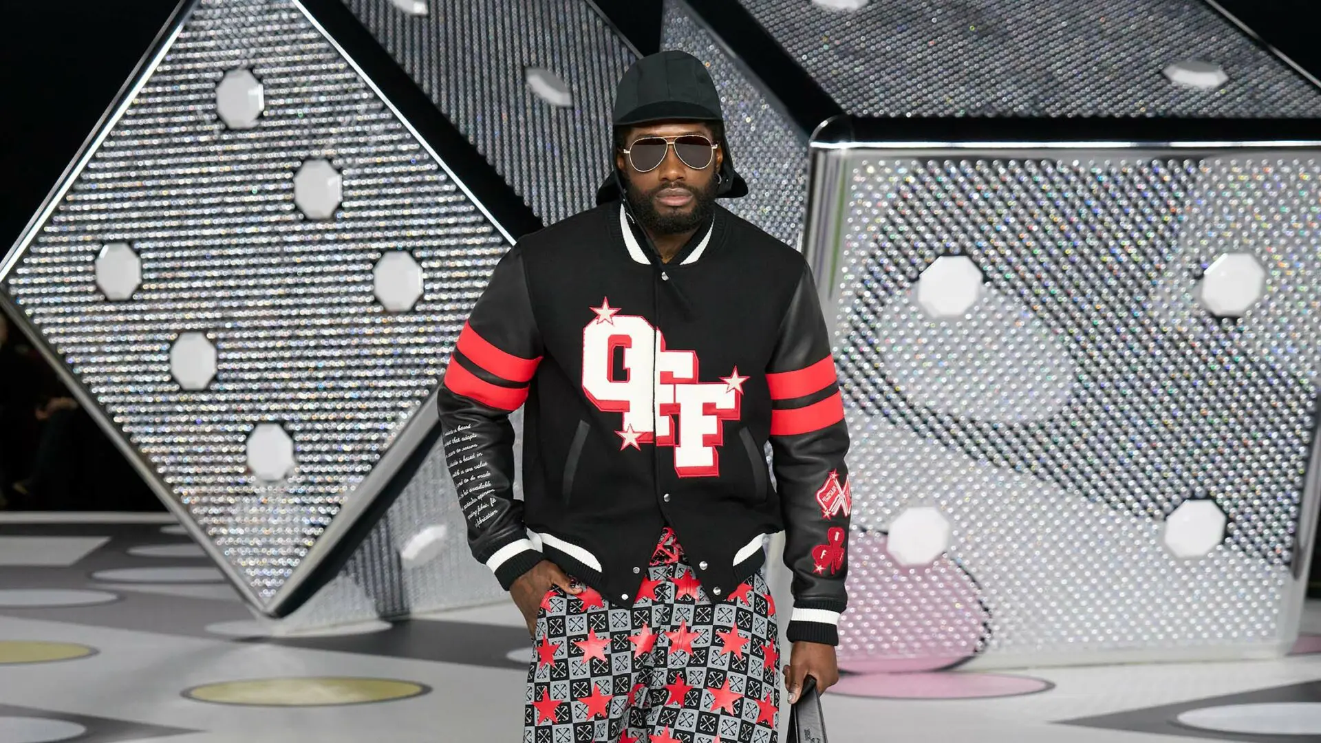 Lúxusfatamerki seld