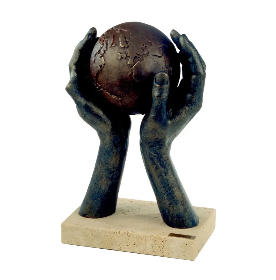 Skúlptúr fyrir 15 ára afmæli fyrirtækisins