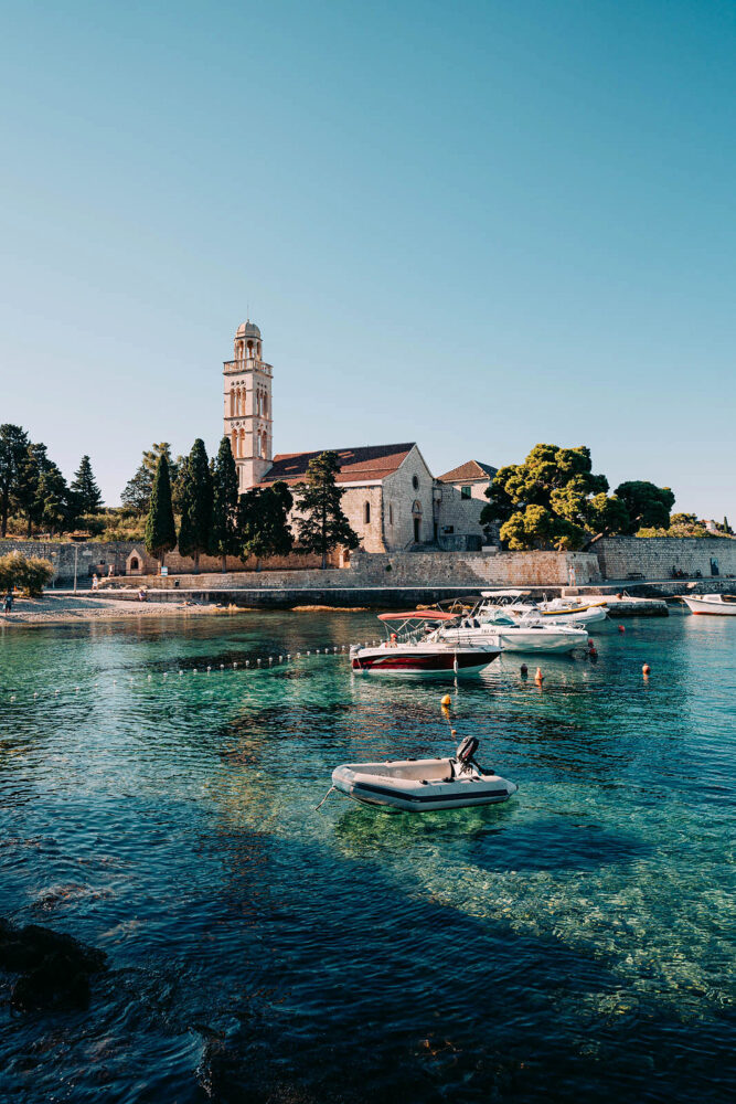 Hvar Ferðamennska